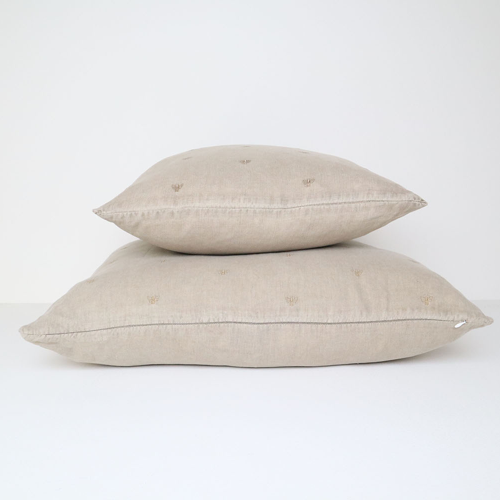 MASON BEE LINEN CUSHION STONE 45x45