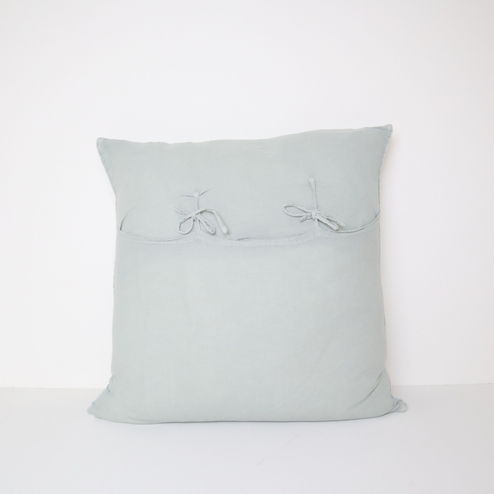 MASON BEE VELVET CUSHION SKY GREY 60x60