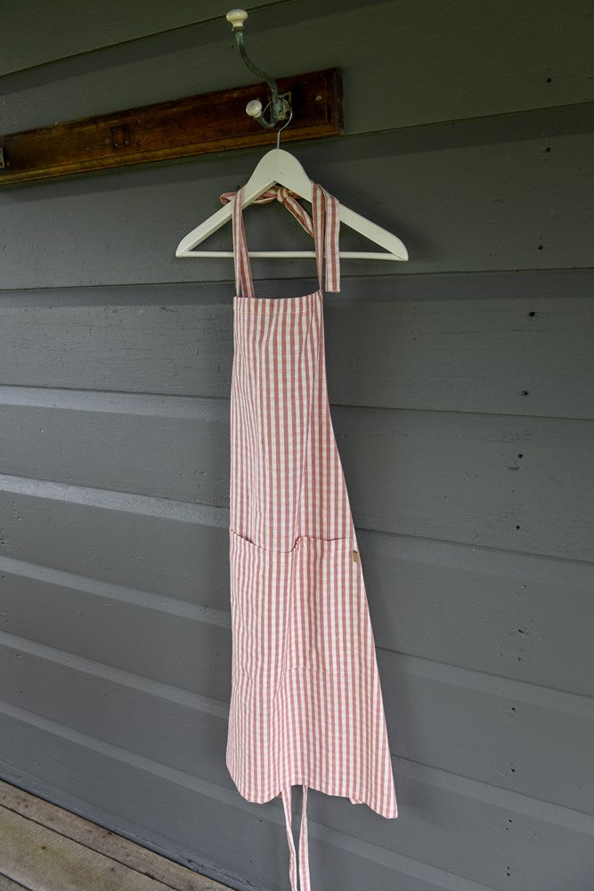 GINGHAM APRON FIG