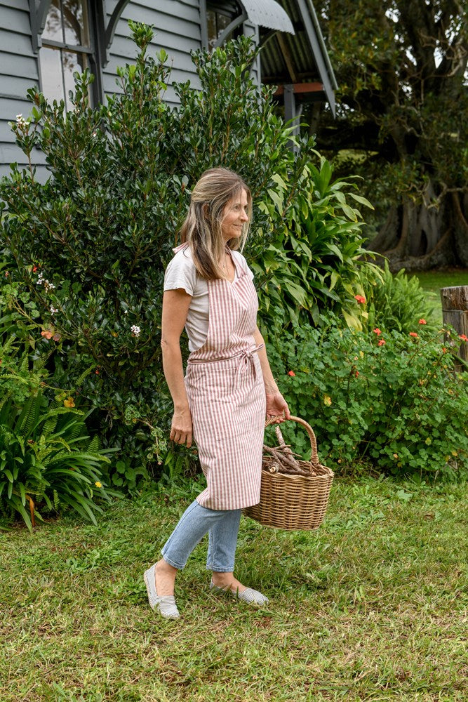 GINGHAM APRON FIG