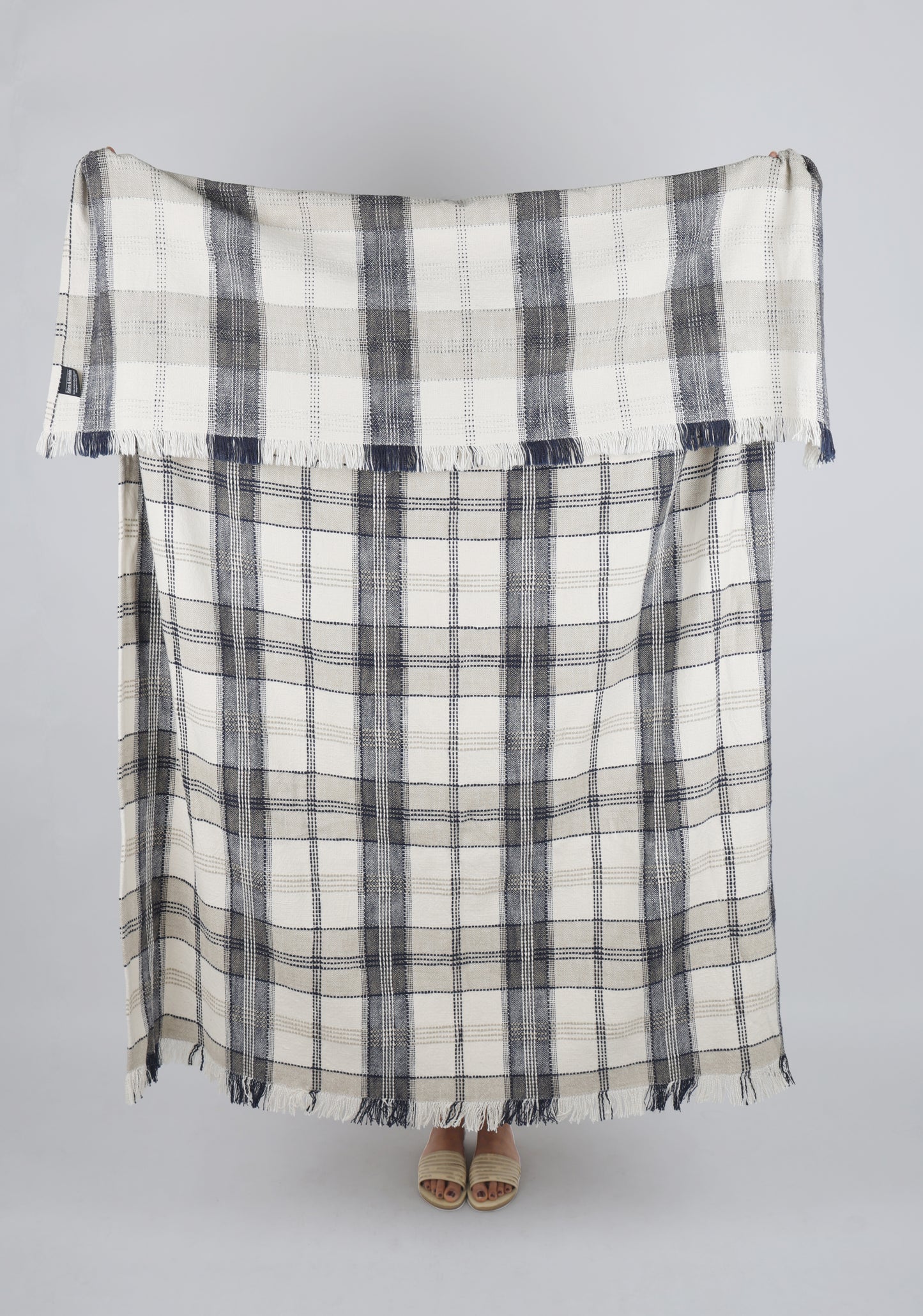 BERRY CHECKD TEXTURED THROW BLUE