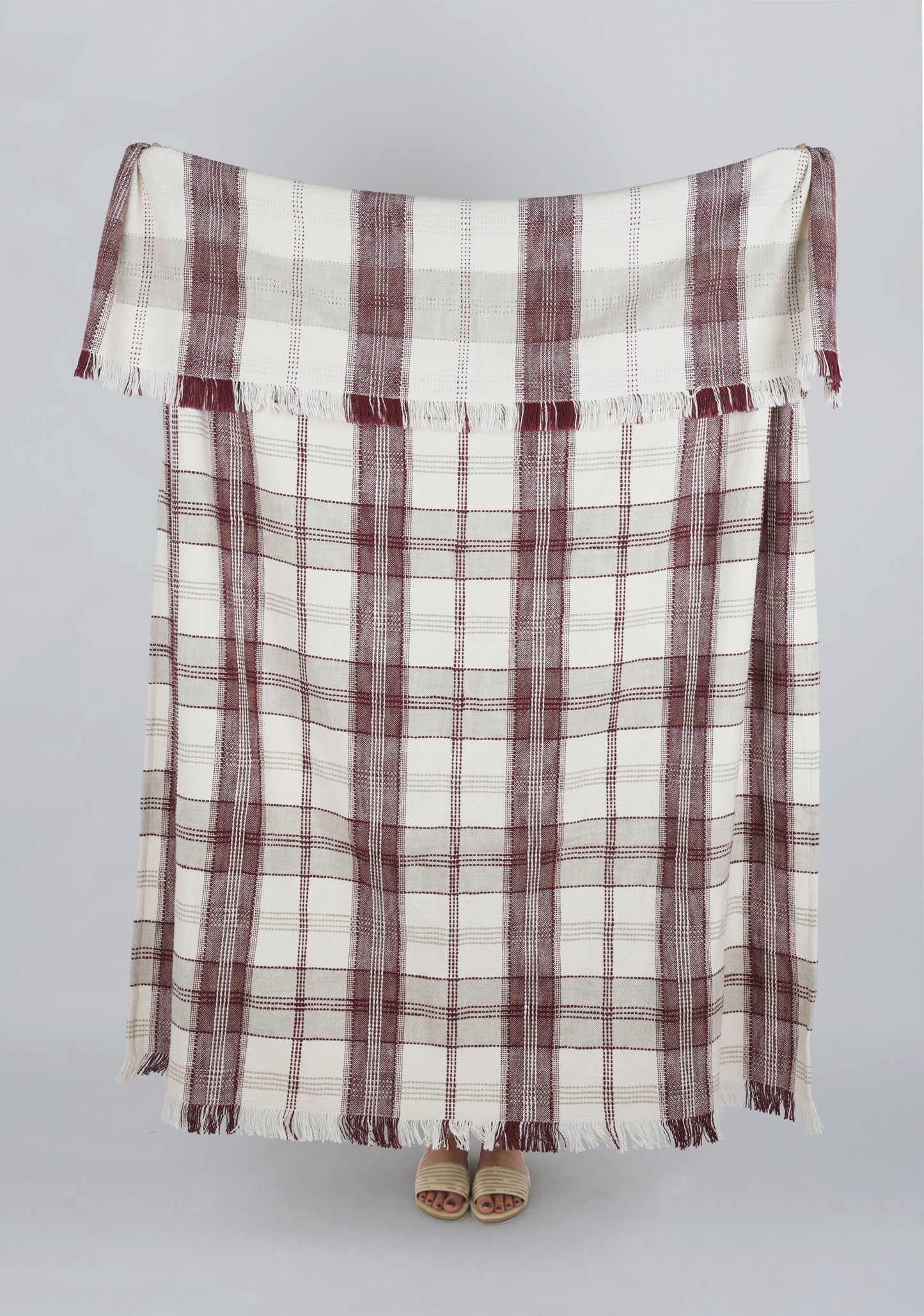 BERRY CHECKD TEXTURED THROW RED
