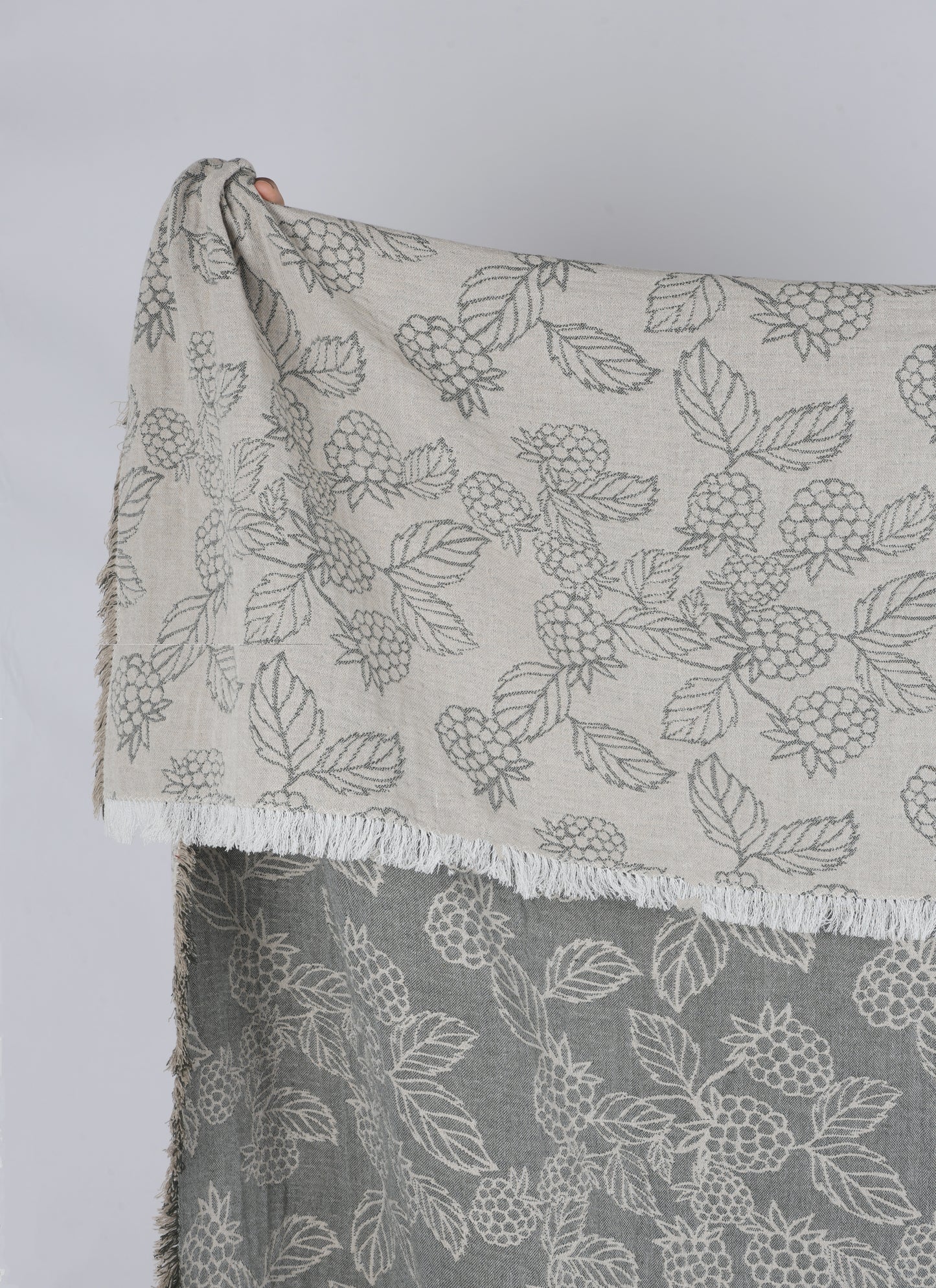 BERRY JACQUARD THROW OLIVE