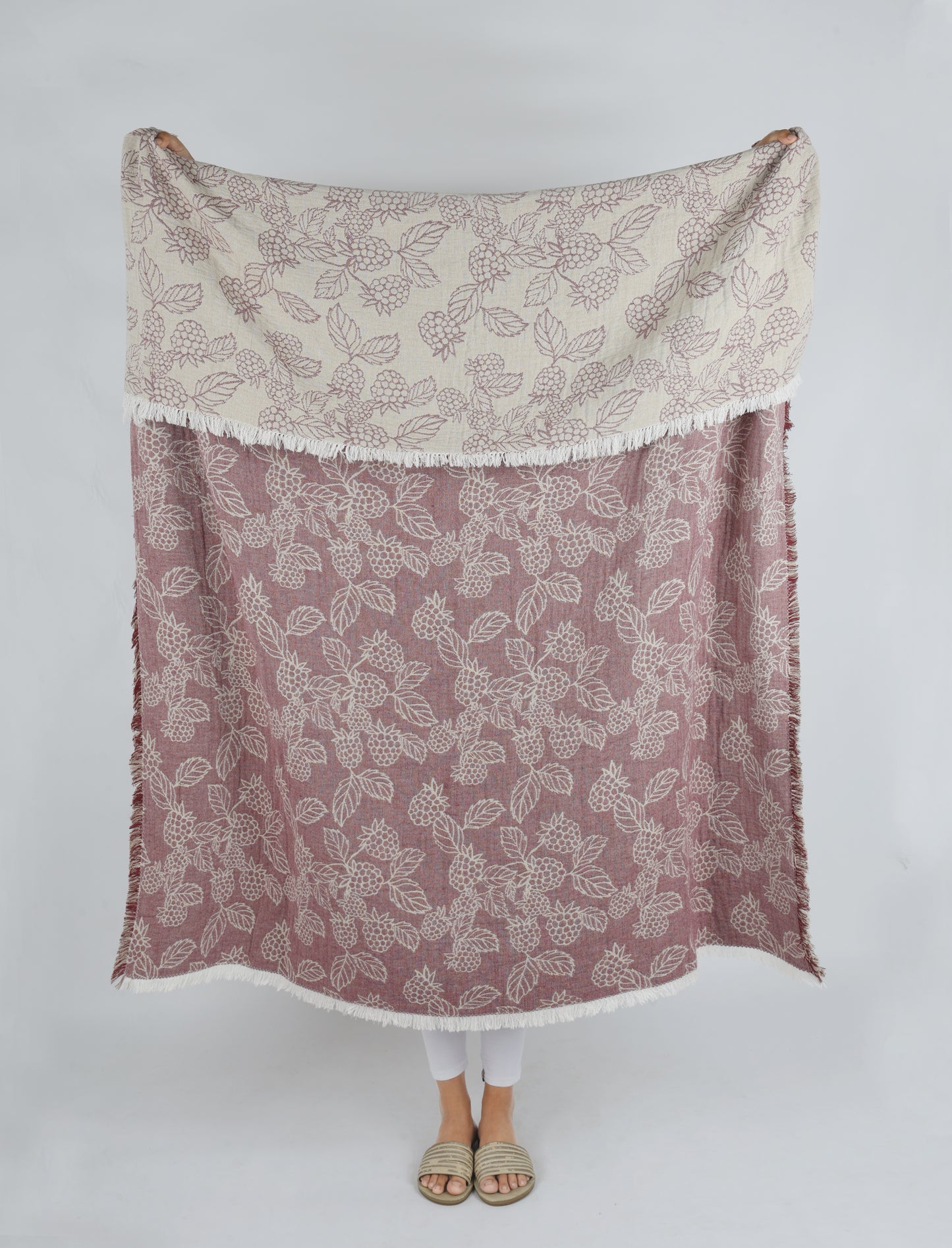 BERRY JACQUARD THROW RED