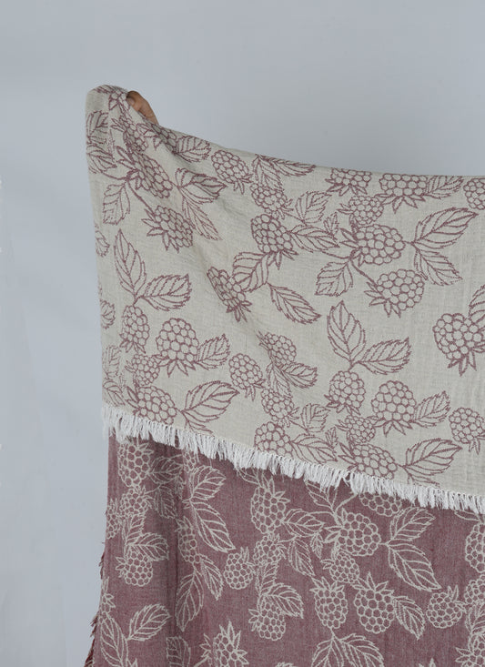 BERRY JACQUARD THROW RED