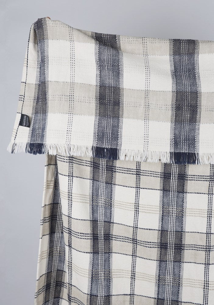 BERRY & BUG CHECKD TEXTURED THROW BLUE