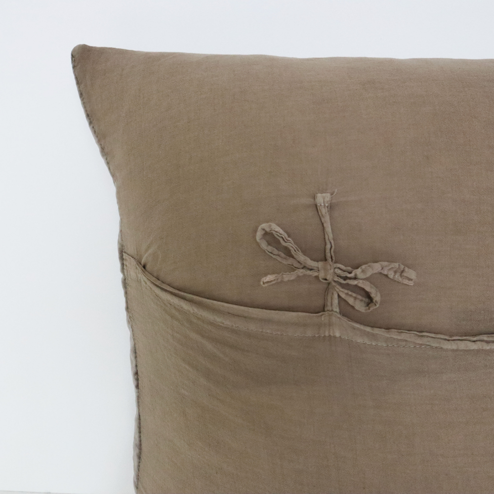 MASON BEE VELVET CUSHION STONE 60x60