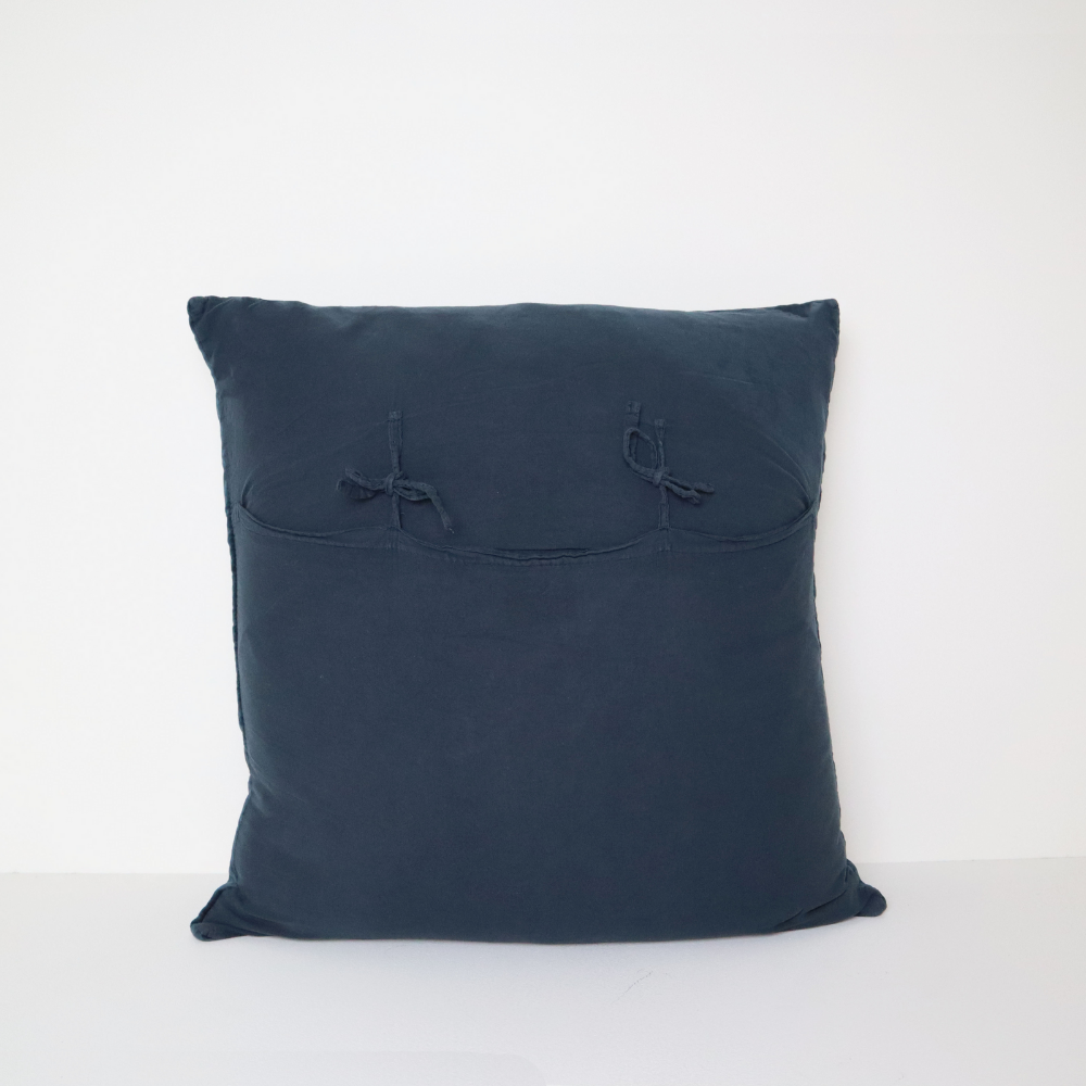 MASON BEE VELVET CUSHION NAVY 60x60