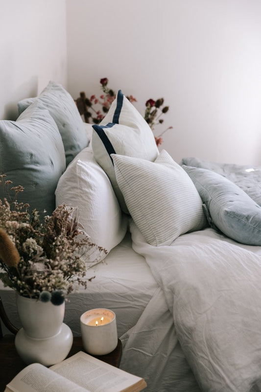 MASON BEE VELVET CUSHION SKY GREY 60x60